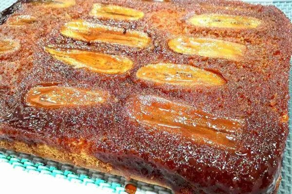 Torta de Banana Caramelizada da Antiga Guarda: Receita Tradicional que Derrete na Boca